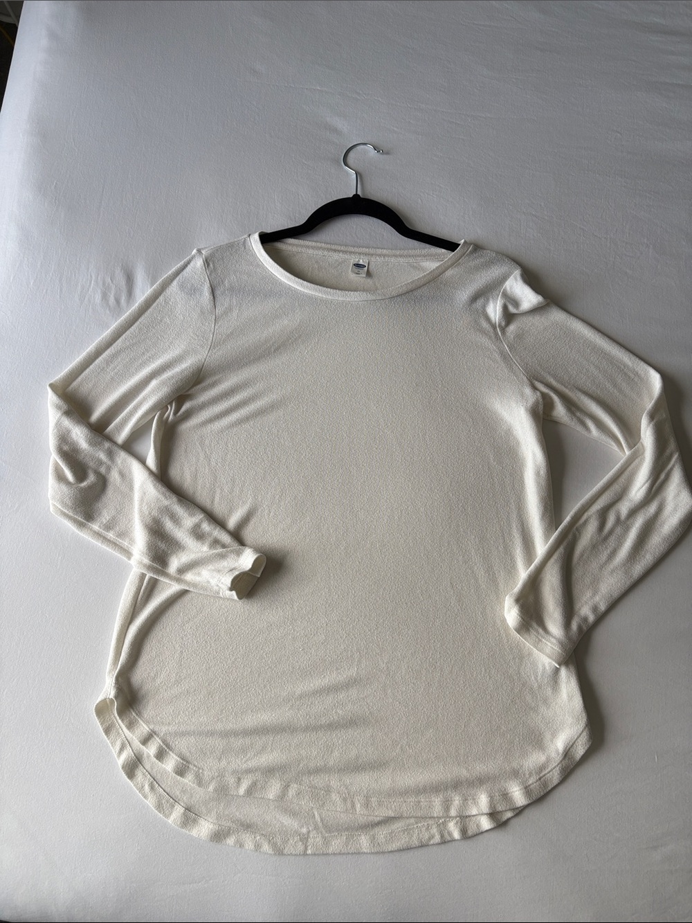 Old Navy Cream Long-Sleeve Scoop Neck Top